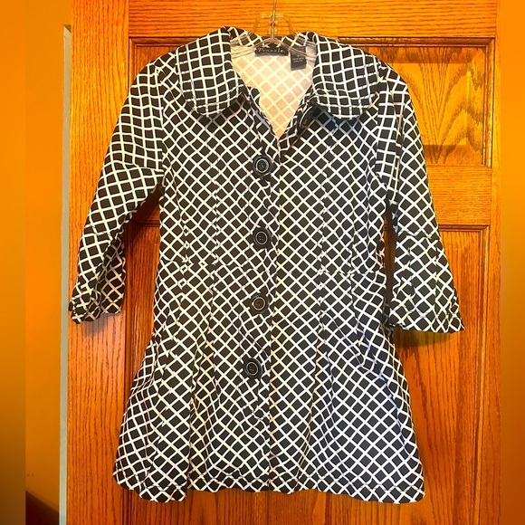 Adorable 3/4 sleeve jacket - Picture 1 of 5